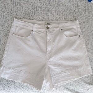 Forever 21 White Shorts Size 30